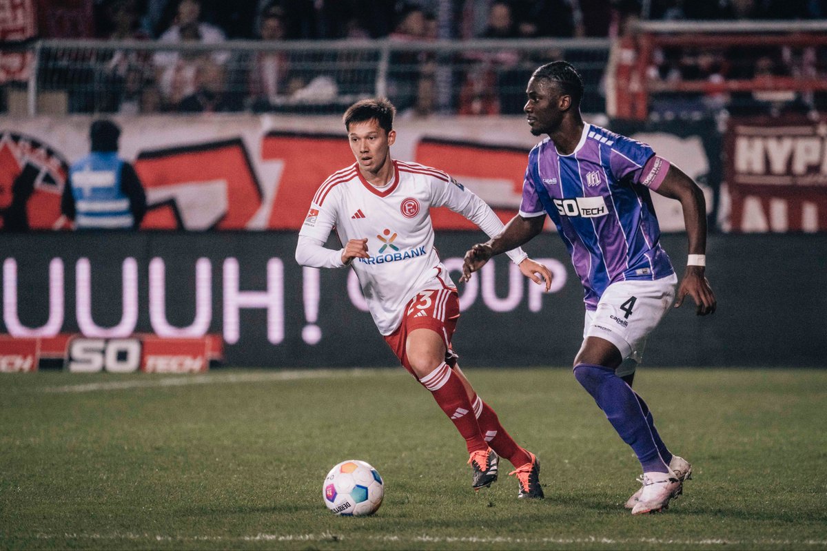 F95_jp's tweet photo. オスナブリュック戦のギャラリーをどうぞ📸📸📸
👉 https://t.co/QiP6I7kADy

#フォルトゥナ | 🔴⚪️ | #田中碧 | #アペルカンプ真大 | #内野貴史 | #OSNF95 https://t.co/OllRsy5Tb2