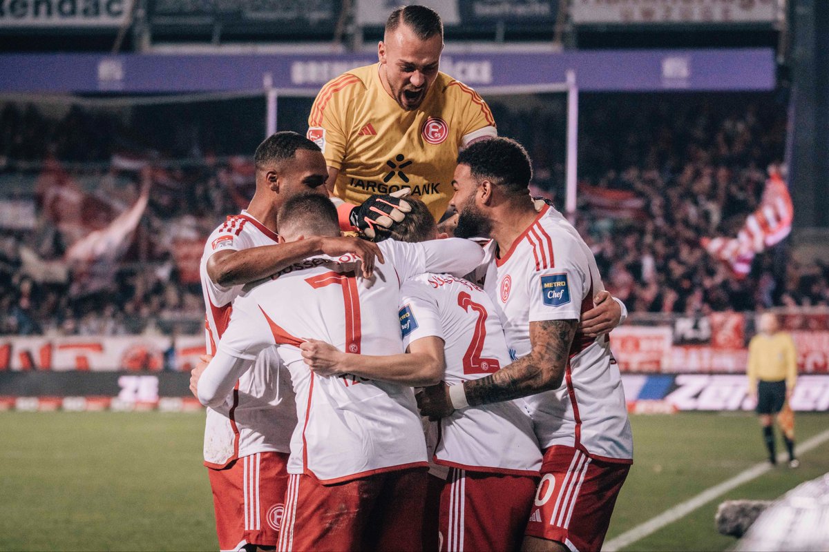 F95_jp's tweet photo. オスナブリュック戦のギャラリーをどうぞ📸📸📸
👉 https://t.co/QiP6I7kADy

#フォルトゥナ | 🔴⚪️ | #田中碧 | #アペルカンプ真大 | #内野貴史 | #OSNF95 https://t.co/OllRsy5Tb2