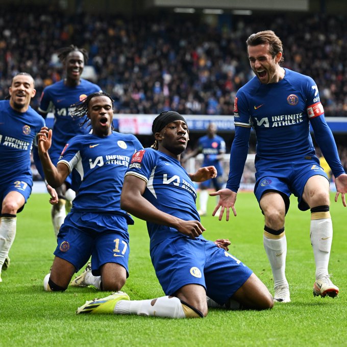 An image of Noni Madueke celebrating scoring for Chelsea