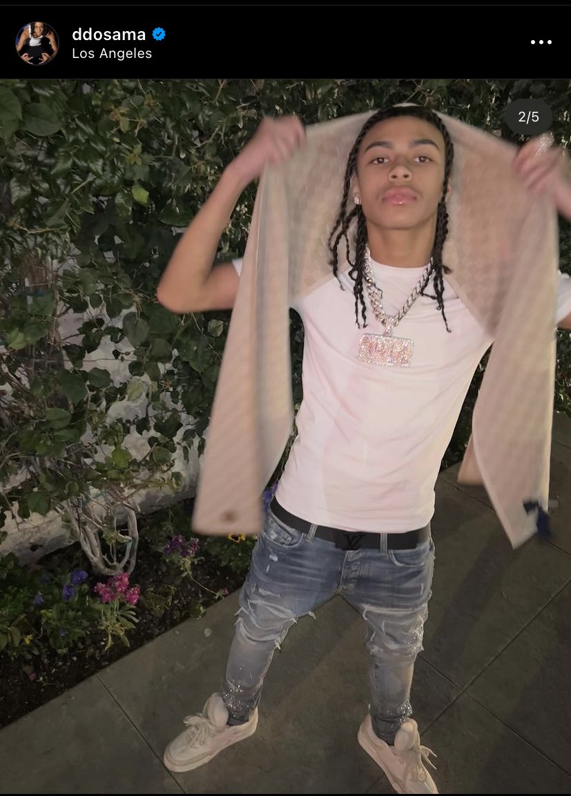 do_bloco7003's tweet image. 🚨DD Osama (OY/⭕️🐝) cobra  Streamer N3on (Civil) por fazer a dança Notti Bopping e o obriga a se desculpar com toda a sua família e amigos. N3on deu sorte por estar em ao vivo quando ele trombou DD se não ele tinha tomado um cacete.

#OY #Notti #DDosama #Drill #Onlyfans