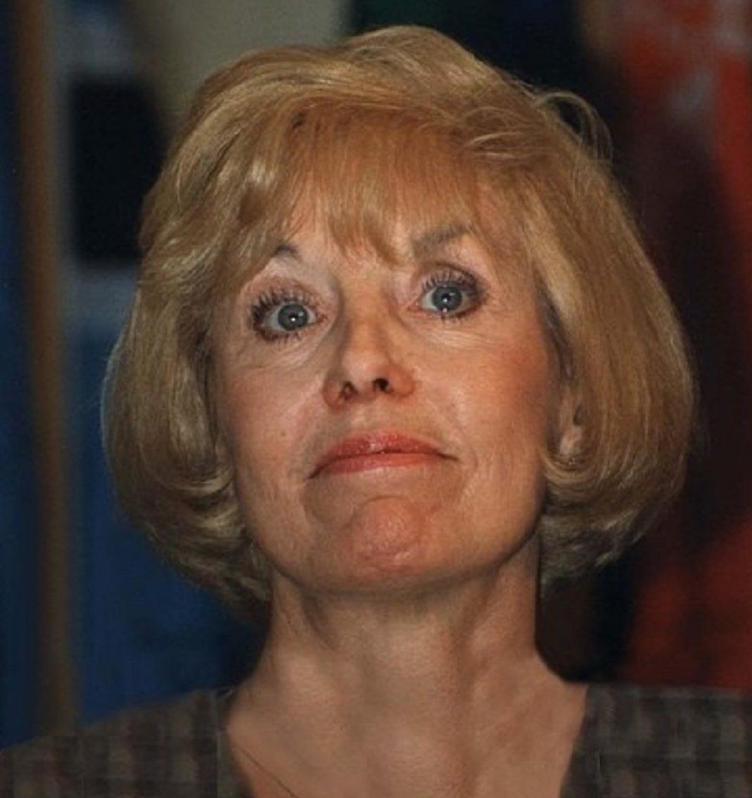 Letnapark's tweet photo. Es ist Zeit, dass wir unser gem. Menschsein als unsere erste Identität erkennen – wir sind miteinander verbunden, & wir brauchen einander.
Betty #Williams 22.5.1943 - 17.3.2020 #Belfast, m. Mairead #Corrigan *Community of Peace People* & vielen Müttern gg Gewalt in #Nordirland https://t.co/wJQ1aPzSsl