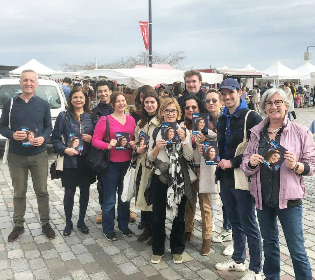 bordeaux_en's tweet photo. Merci à toi @T_Cazenave pour ces échanges autour de la campagne #Europeenne2024.
Mobilisés ce week-end dans les quartiers de #Bordeaux à #SaintAugustin, #Caudéran et aux #chartrons avec @AlexMartin33000 💪💪💪
Tous on a @BesoindEurope avec @ValerieHayer https://t.co/U6aXI9Qmxo