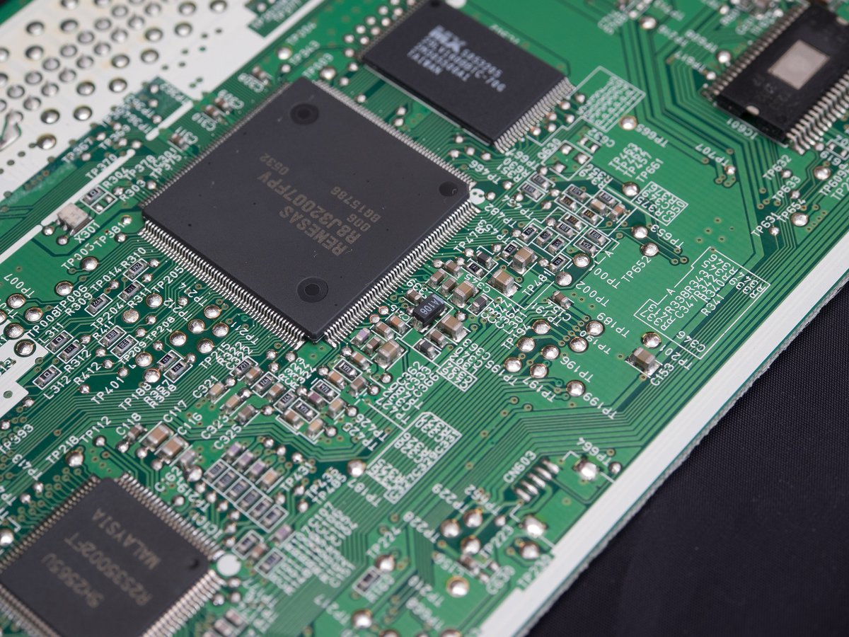 Scopri come lo scontro tra USA e Cina sui chip e gli investimenti sta  plasmando il panorama tecnologico globale. Leggi di più su questa  analisi approfondita su #USA #Cina #Tecnologia #Investimenti #semiconduttori #chips #geopolitica swissfederalism.ch/usa-cina-chip-…