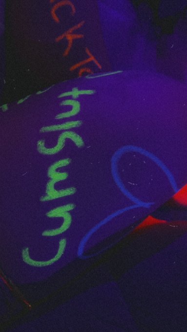 Had a really fun time at the glow party 😈😝 https://t.co/nBjr46aAtr