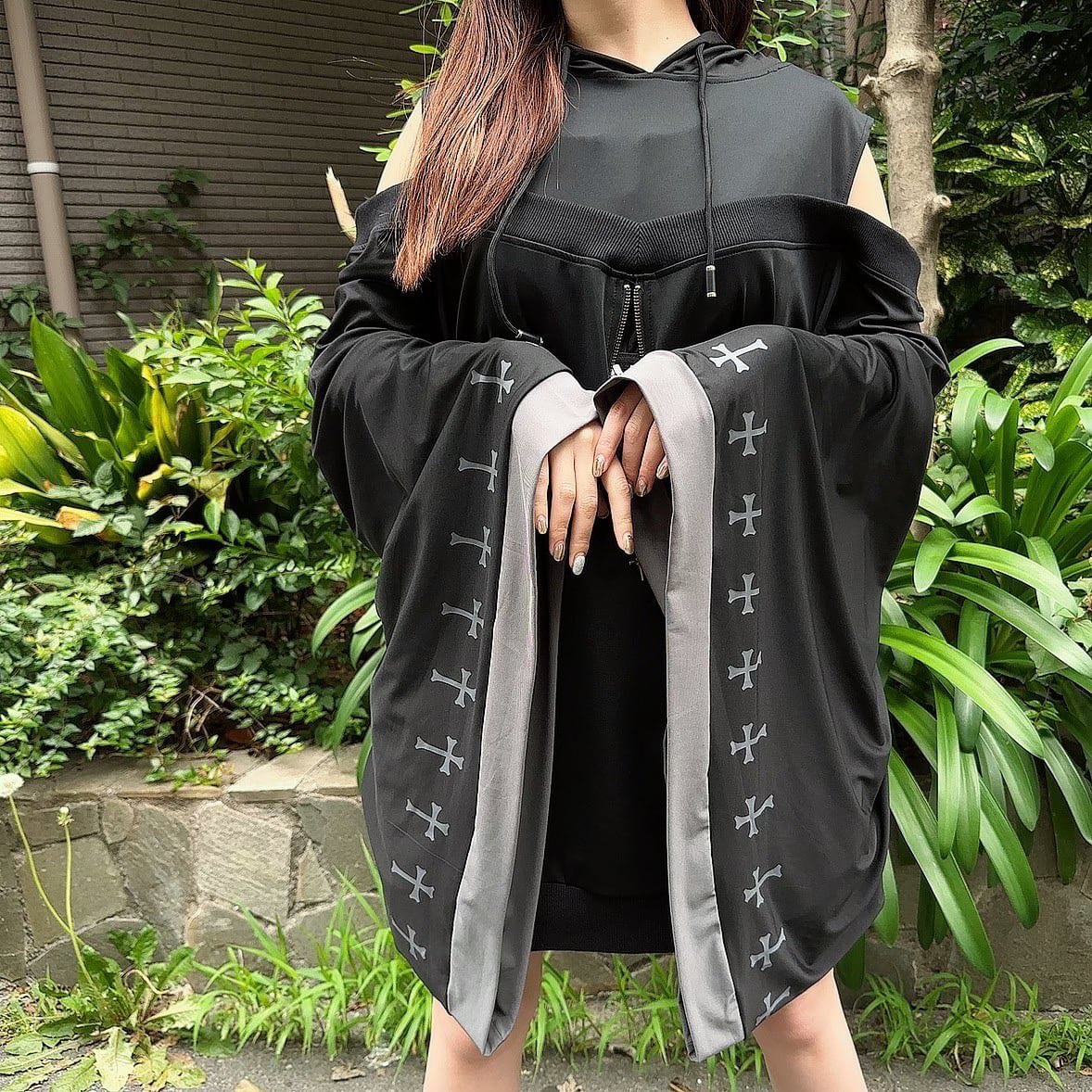 NieR_tokyo's tweet photo. 🎁本日〆切プレゼント企画🎁

着物風袖OFF-SHOULDER 
BLACK HOODIE 【FRONT ZIP】

🎁3名様にプレゼント🎁

ユニセックスアイテムです🐰

◼応募方法
フォロー(@NieR_tokyo) &amp; RT
◼締切〆  本日24時

※鍵垢の方も対象内です。

是非ご参加ください🙇‍♂️🙇‍♀️ https://t.co/eiW26GwnX5