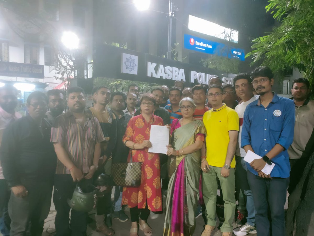 NandiniBhatta14's tweet photo. Today We Filed FIR at Kasba PS on "CREW" Movie dialogue " Deviyo or Haramiyo" with ABMF Members...
#modestyofmen https://t.co/6PWoavRqu5