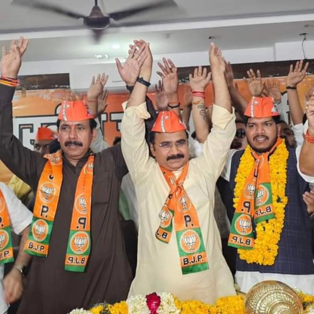 dileeppatelbjp's tweet image. वाराणसी जिले के विभिन्न दलों जैसे सपा, बसपा व कांग्रेस के सैकड़ो पदाधिकारी,कार्यकर्ता,पूर्व विधायक श्री मेवालाल बागी,पूर्व पार्षद,पूर्व सदस्य जिला पंचायत,पूर्व प्रधान,छात्र नेता तथा अन्य लोंग भाजपा एवं मोदी जी के नीतियों व कार्यों से प्रभावित होकर भाजपा की सदस्यता ग्रहण किया।