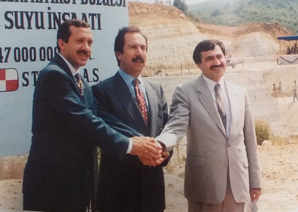 ProjeSayaci's tweet photo. @Mrt_Ongun @VeyselEroglu Murat Bey yıllarca gazetecilik yaptınız. Kısa vakit ayırarak arşiv taraması yapmak da mı aklınıza gelmiyor? Bakın bakalım Istranca kimin projesiymiş.

21 Temmuz 1994
Istranca temel atma merasimi
Vali Hayri Kozalcıoğlu
Başkan Recep Tayyip Erdoğan 
İSKi Genel Müdürü Veysel Eroğlu https://t.co/baSwMWsplU