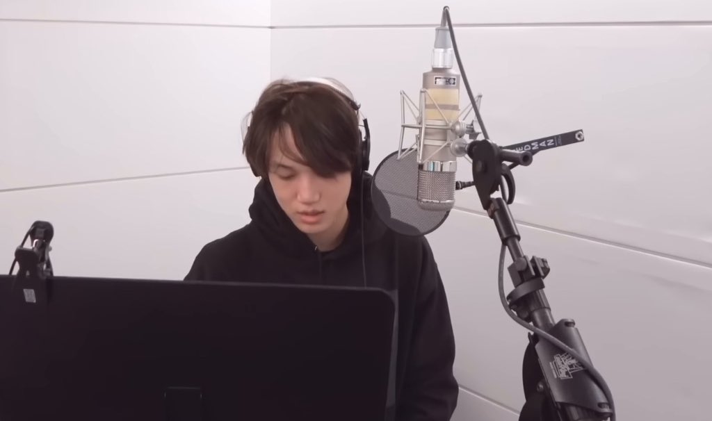 IT3OYKAI's tweet photo. D-329

jongin in recording room cooking hits https://t.co/2YzCn21yQ0