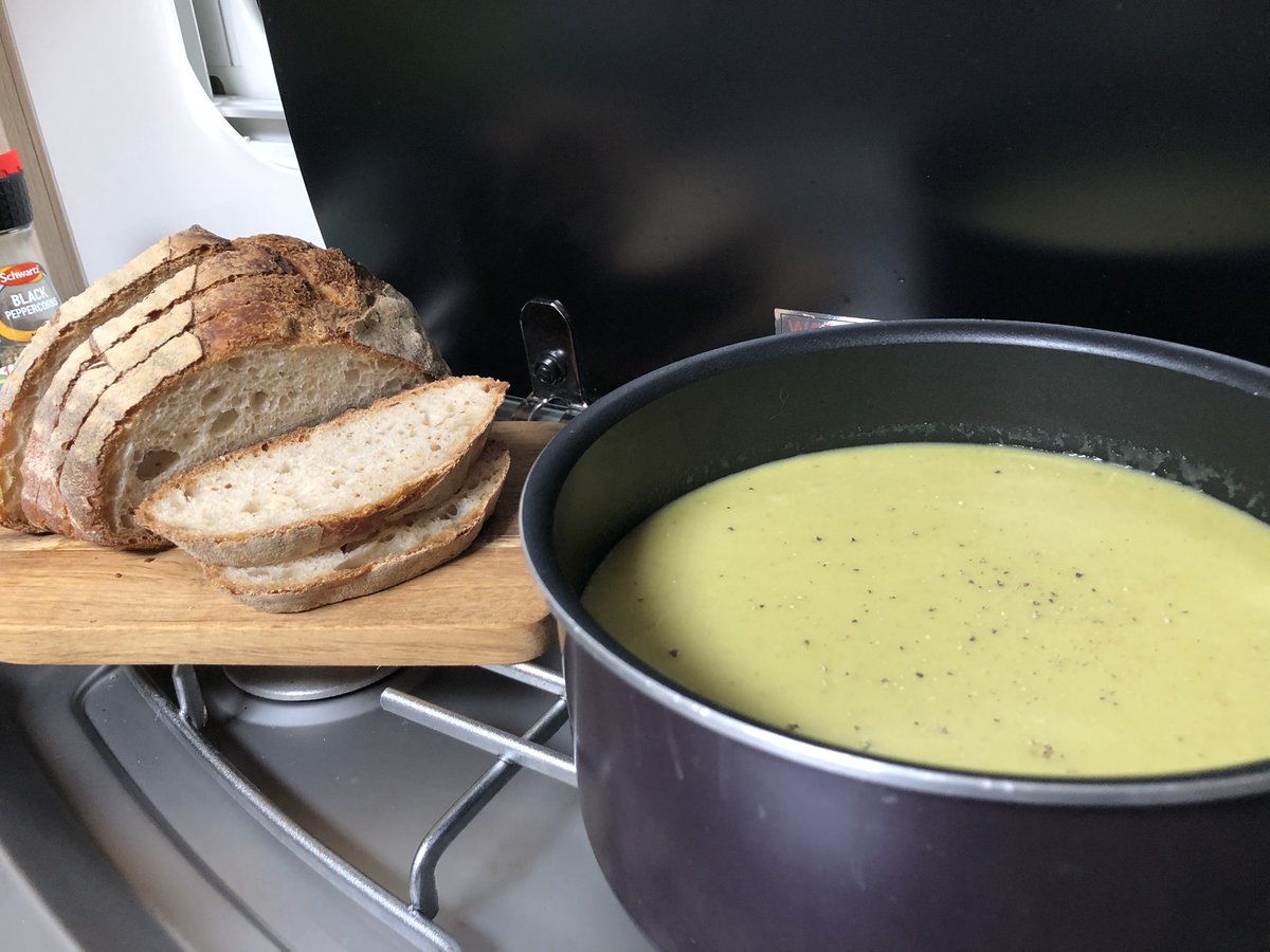 RubbishWife's tweet photo. #vanlunch Green pepper soup and sourdough 👌 https://t.co/qeOJH0L92C