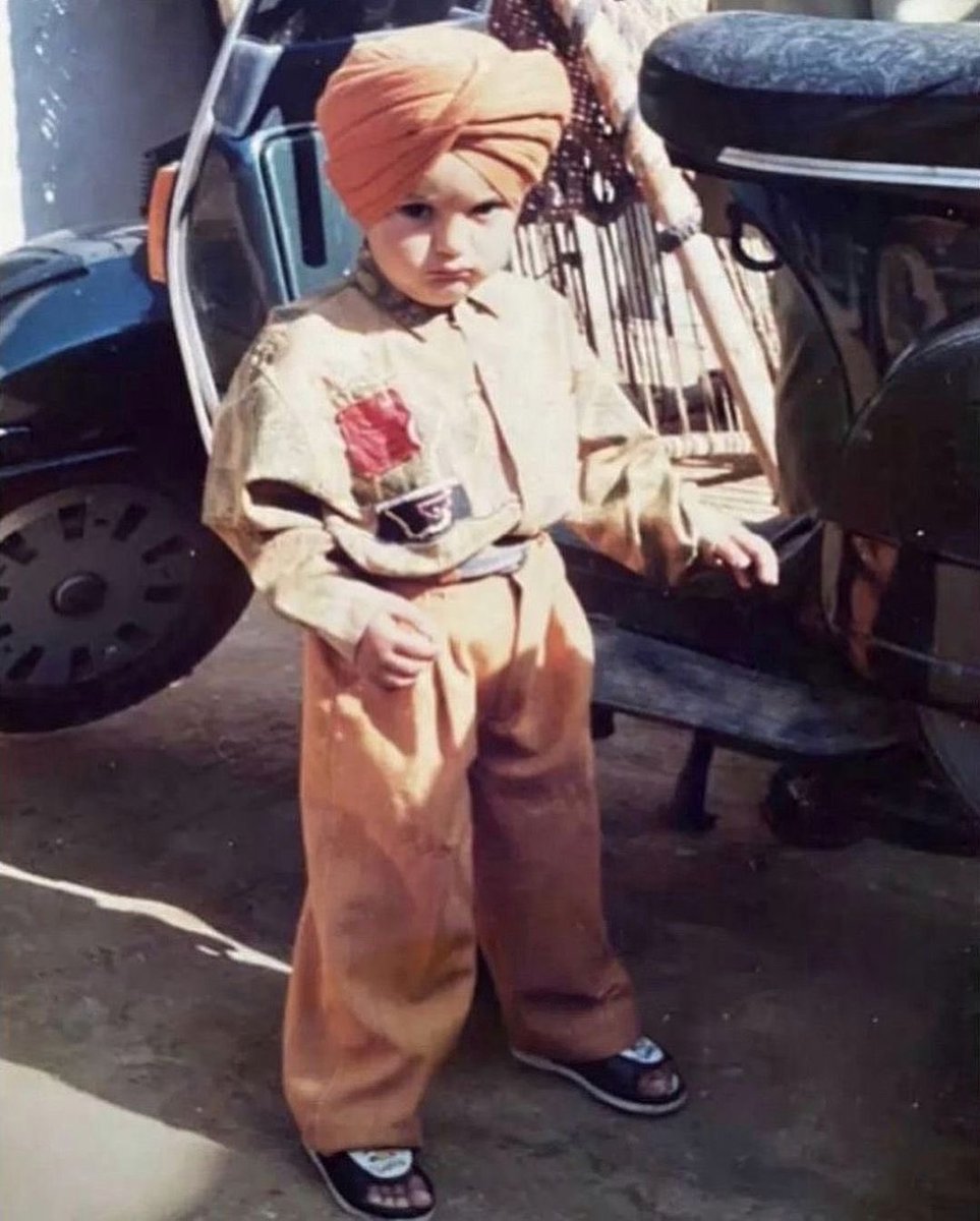 ਇਓਂ ਮਾਲਕ ਲਾਓੰਦੈ ਭਾਗ ਹੈ ਨੀਤਾਂ ਸੁੱਚੀਆਂ ਨੂੰ

ਇਓਂ ਵੇਹੜ੍ਹਾ ਰੌਣਕੀ ਮਿਲਦੈ ਕੰਧਾਂ ਉੱਚੀਆਂ ਨੂੰ

ਤੂੰ ਪਗਾਉਣ ਜੋਗਿਆਂ ਕਰਤਾ ਓ ਰੀਝਾਂ ਘੁੱਟੀਆਂ ਨੂੰ

ਤੂੰ ਮੋੜ੍ਹ ਲਿਆਇਓਂ ਜੱਟਾ ਓ ਖ਼ੁਸ਼ੀਆਂ ਖੁੱਸੀਆਂ ਨੂੰ

#SidhuMooseWala