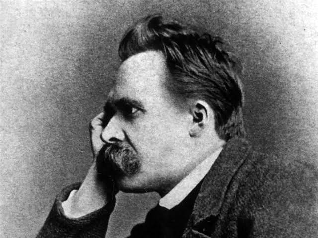 Friedrich Nietzsche'den 30 Değerli Söz 

1. Nasıl bir devirdir ki bu; insanlar arasında olmak, hayvanlar arasında olmaktan daha tehlikeli.