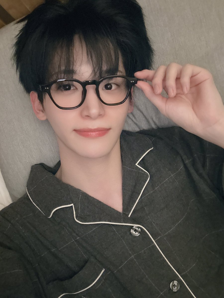 안경셀카 좋아😭😭😭❤️