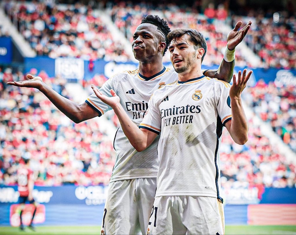 AC_MilanFR's tweet photo. @GuarroPas Brahim e Vinicius hanno chiaramente scimmiottato Dimarco e la sua esultanza, prendendo in giro lui e l’Inter per l’eliminazione in Champions. https://t.co/Jvd61mjx0s