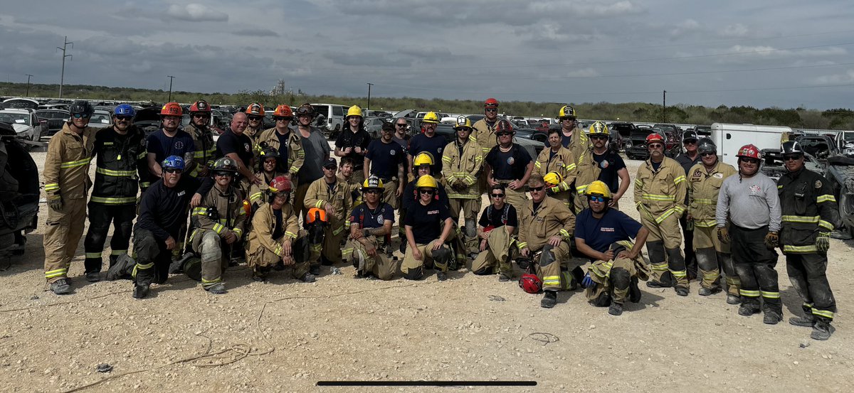 JDefosse's tweet image. Another great Operations Level EV Course in New Braunfels TX #energysecurityagency #extricationnation
