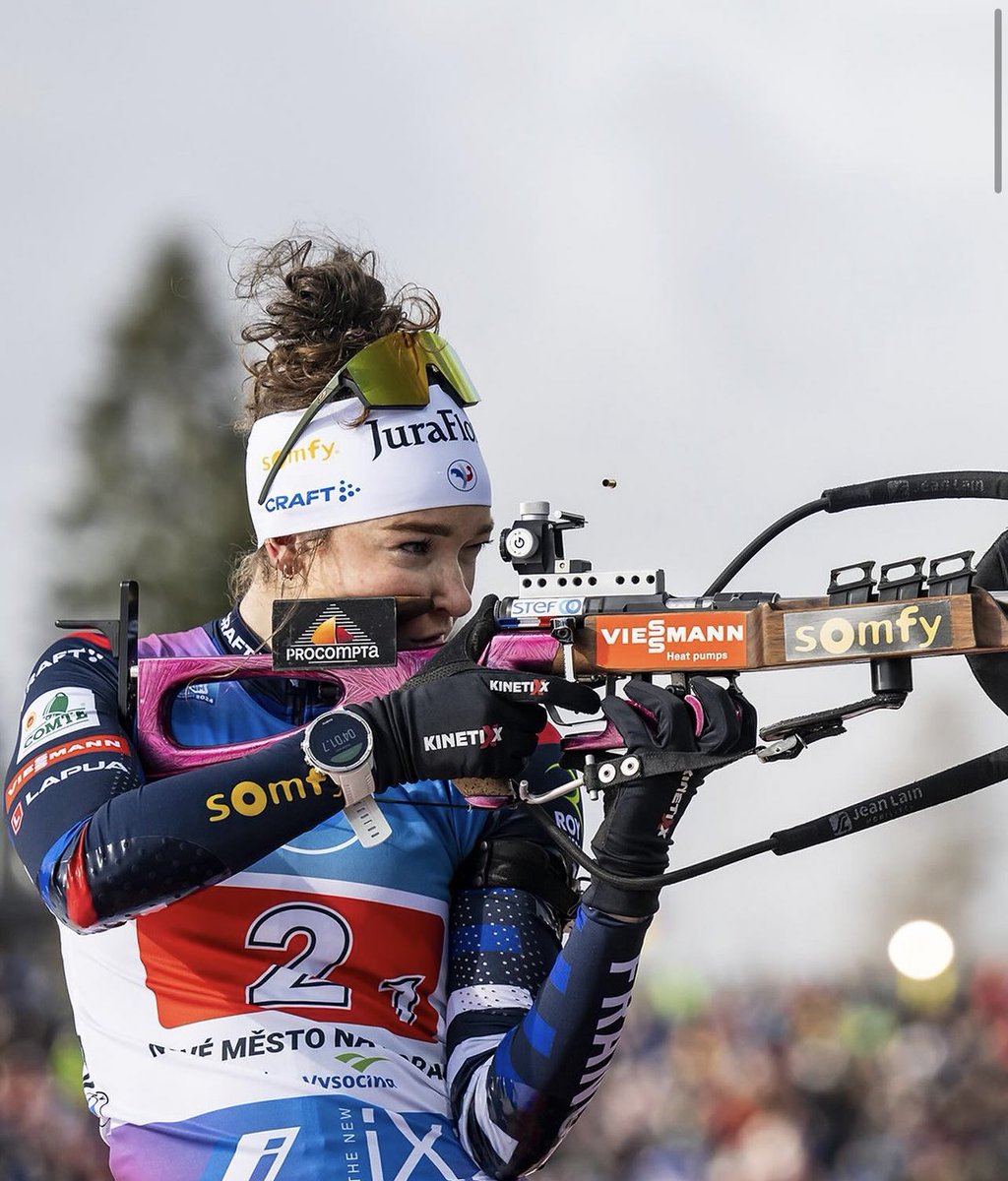 Biathlon_FRA's tweet photo. La saison de Lou Jeanmonnot est DINGUE 

• 2ème du classement général 
• Double championne du monde relais / relais mixte simple 
• 4 Victoires / 9 podiums 
• Globe de la Mass Start 🏆 

Tout ça en ayant eu le Covid et raté 2 courses ! https://t.co/GhAMed774C