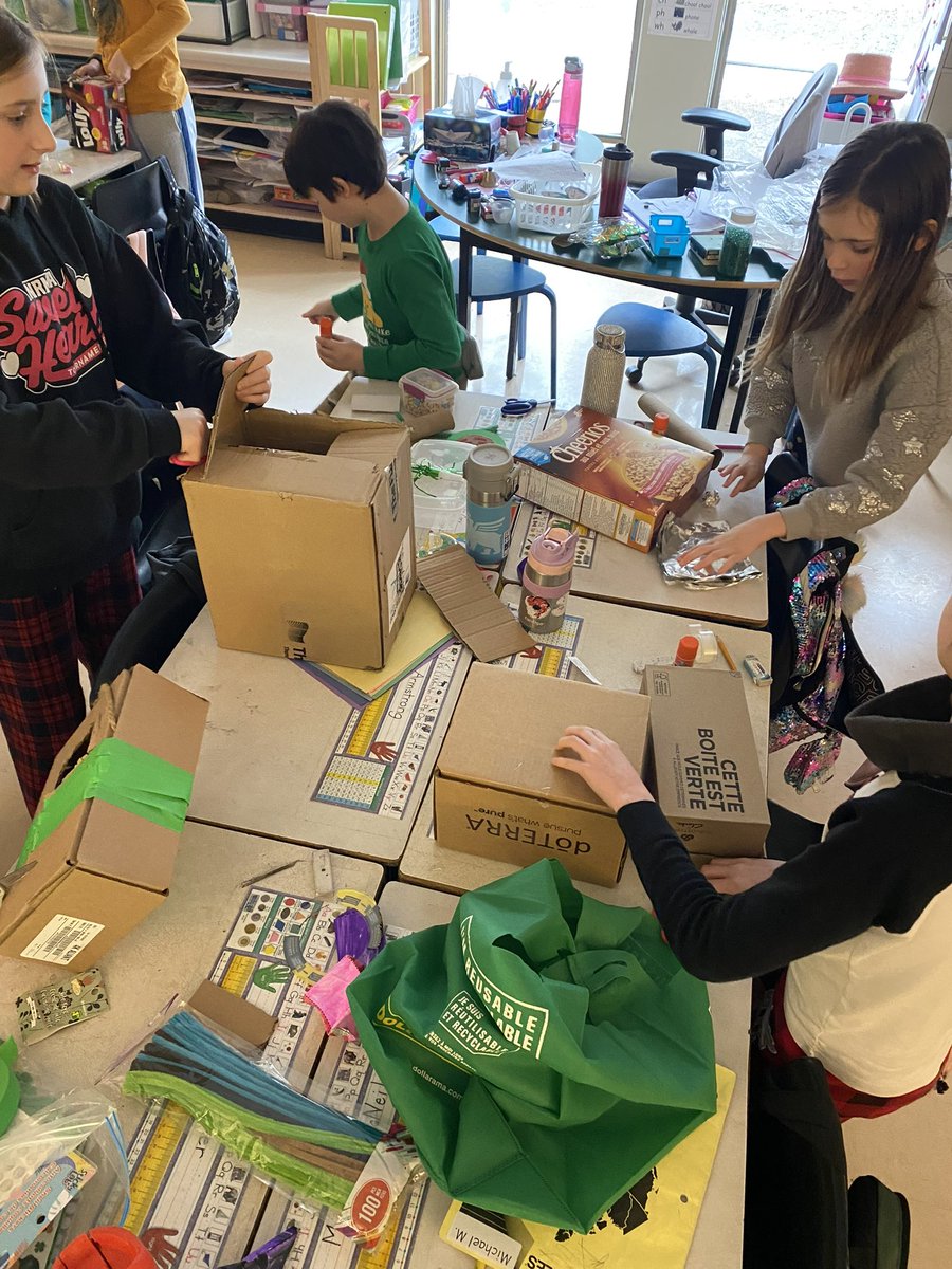 SWaggGrade2's tweet photo. Here’s hoping that lots of leprechauns were captured today! We had fun with our grade 5 buddies before the break!
🍀Happy St. Patrick’s Day!🍀@HollandrdHRCE https://t.co/skyBexHHks