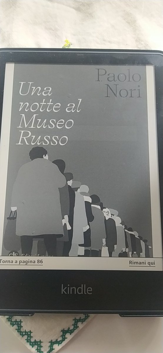 TLarina1837's tweet photo. @artdielle @CDurastanti @lanavediteseoed @bettywrong @eugenio_lio @danisetta @recerusse @raf_rob @LorenzDelPietro @Basil_73 Arturo caro, io mi sono fatta compagnia con un #comfortbook
"Una notte al Museo russo" di Paolo Nori è il mio #CosaLegfoNelWeekend
(terminato, torno ad immergermi in Stalingrado di Vasilij Grossman) https://t.co/Iafh70mAvM