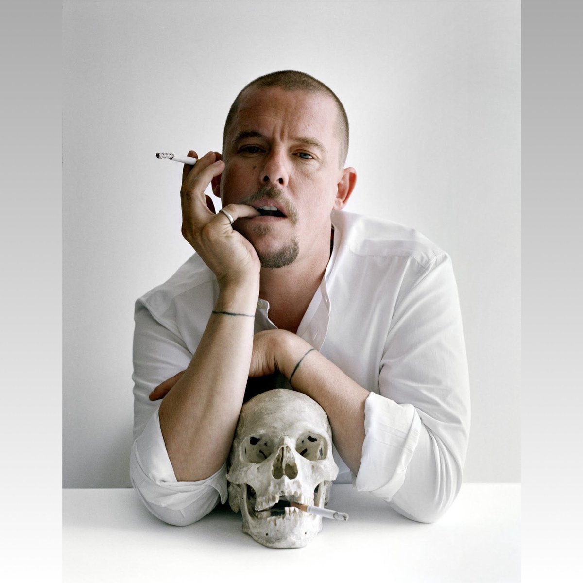 Born March 17, 1969 in Lewisham, London, England, UK - Remembering British fashion designer Alexander McQueen. @McQueen ▪️#AlexanderMcQueen #Fashion #BritishFashion #Designer #Artist #Coutourier #McQueen #London