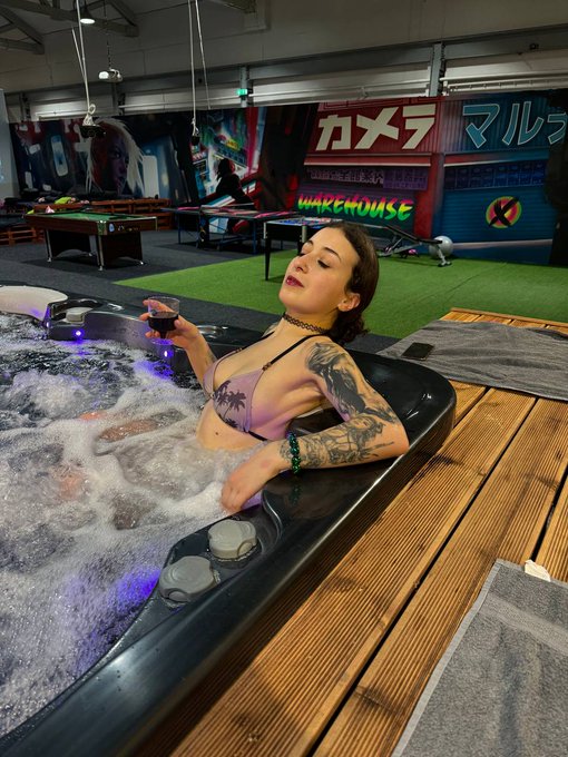 Tu viens te baigner avec moi ? Je suis en live @Stripchat 👉 https://t.co/bkI5zO2uDu #stripchat #stripchatlive<a href="/tag/stripchat"class="tags"><span>#stripchat</span></a><a href="/tag/stripchatlive"class="tags"><span>#stripchatlive</span></a>