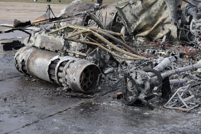 Hyper_ne0's tweet photo. #SonDakika
⚡️Kimliği belirsiz İHA'lar,#Transdinyester'in Tiraspol kenti dışındaki askeri üsse ait bir saldırı helikopterini imha etti https://t.co/6DEAPkNJfO