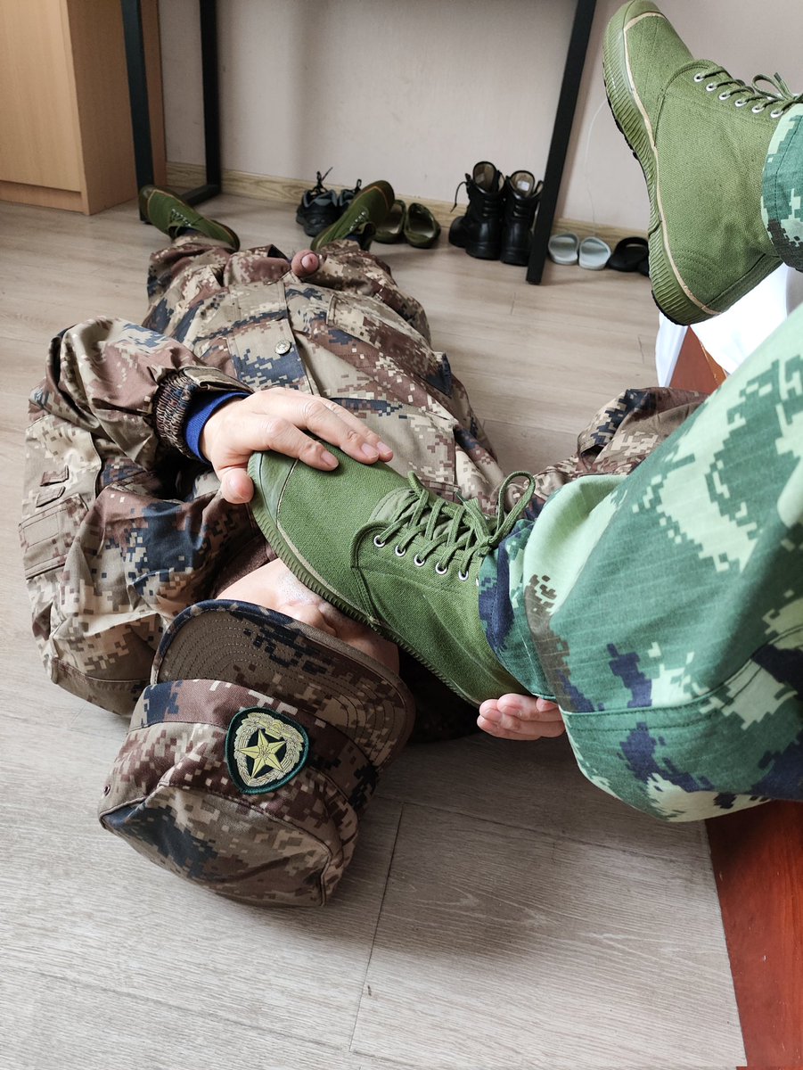 loyalbigdog's tweet photo. 酣畅淋漓的周末两天，今年第一调给了陕西大叔狗儿子，可太喜欢舔脚了，期待下次 https://t.co/1dMewGb57Z