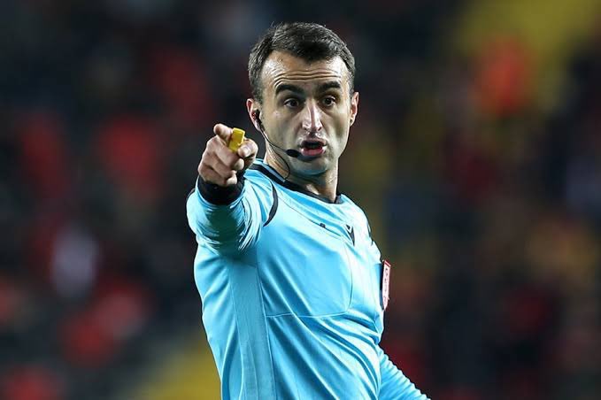 Jason (Hanshin) Lee (@jasons_jayshub) on Twitter photo Either the referee is coincidentally bad every single Galatasaray game or there’s a purposeful effort to push them to become champions.
We all know which is the true statement. Either the referee is coincidentally bad every single Galatasaray game or there’s a purposeful effort to push them to become champions.
We all know which is the true statement.