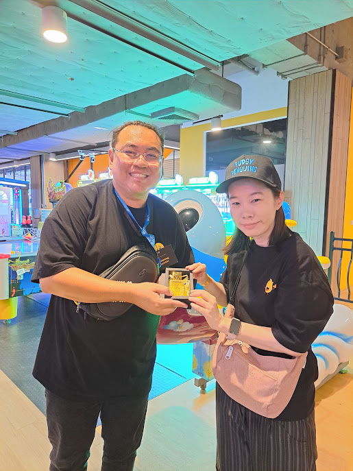 mikkipastel's tweet photo. Today I got CryptoSaiPerfume at #BinanceTHIsMore #MoreWithBinanceTH with a gold filter perfume, fragrant smell, and NFC under the bottle.
.
The important thing is that it was made by love from @CryptoSaiV2, thank you for this.
.
PS. Receive perfume photo taken by @NattyCMN https://t.co/YknaXucKxW