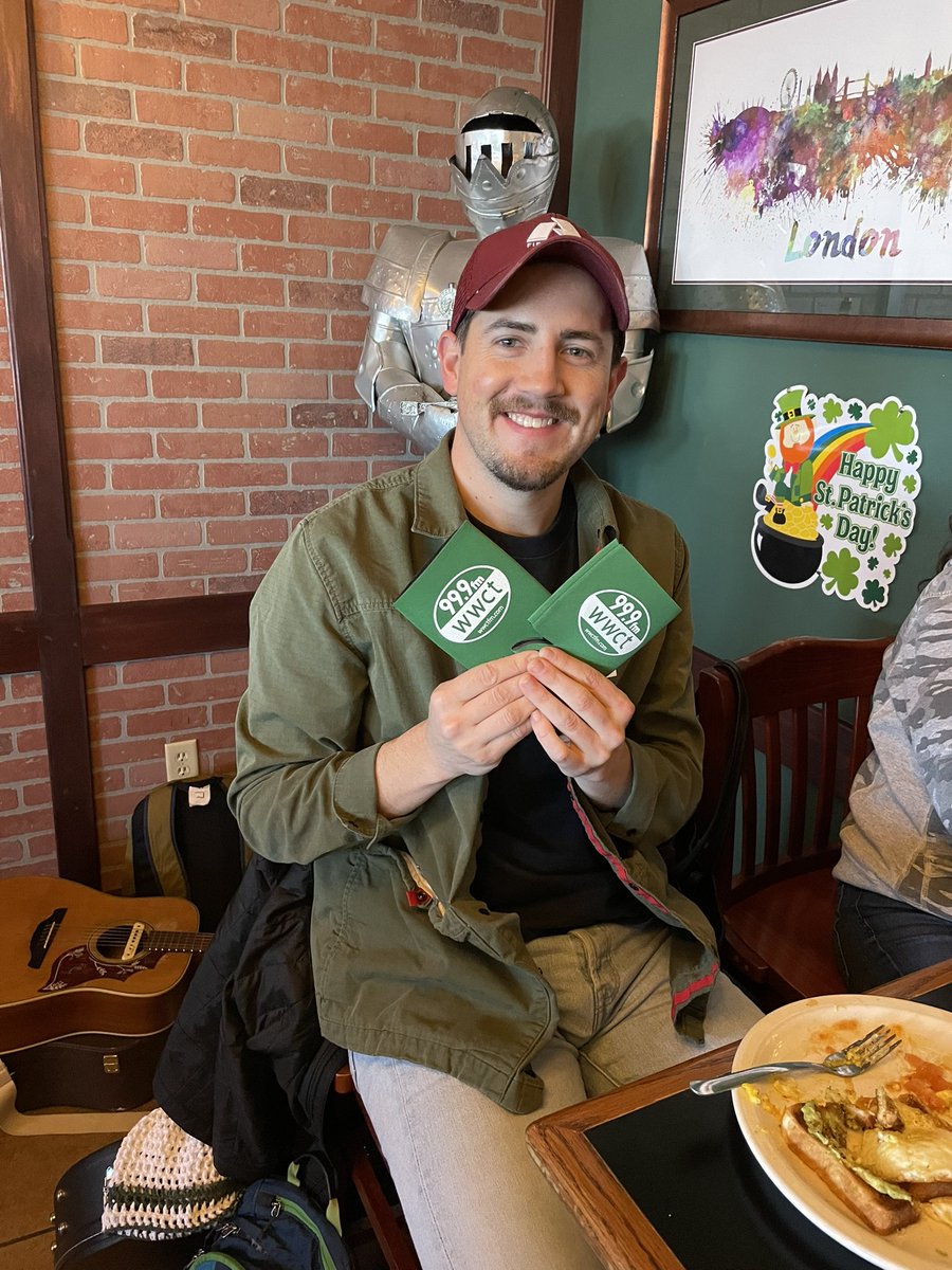 999WWCT's tweet image. Rik is LIVE at the Fox Pub until noon! We’ve got got drinks, live music, and food! Michael Marcagi goes live at 10:45! Eat, drink, and be Irish!
