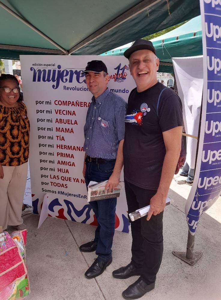 Entusiasta participación en  Festival Prensa pública, prensa del pueblo, como parte de la jornada por el Día de la Prensa Cubana. 

Compartimos con trabajadores de nuestros medios de prensa en enriquecedor intercambio con el pueblo en municipio 10 de Octubre.