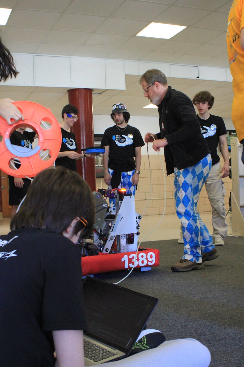 team1389's tweet photo. We'd like to thank all of our mentors, sponsors and parent volunteers! You are the best! 
@FRCTeams #robots4everyone, #FIRSTINSHOW, #omgrobots #CRESCENDO, #STEM
@MCPS https://t.co/LjVCDSoYzu