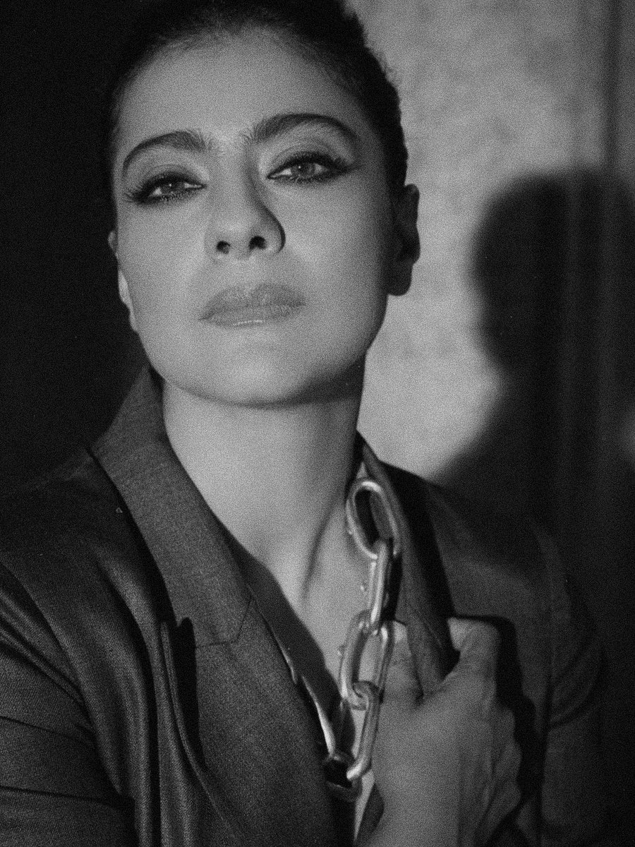 xxKajolFeverxx's tweet photo. about do patti (wrapped) https://t.co/HpHn5JC3lL