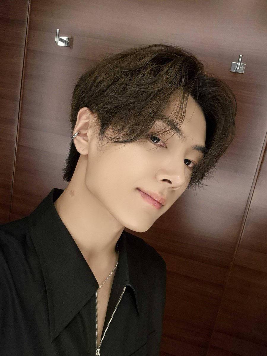enhypenweverse's tweet photo. [ #제이’s Post ] 240317

#JAY: 🖤

@ENHYPEN_members @ENHYPEN #ENHYPEN #엔하이픈 https://t.co/9t86xsWRd3