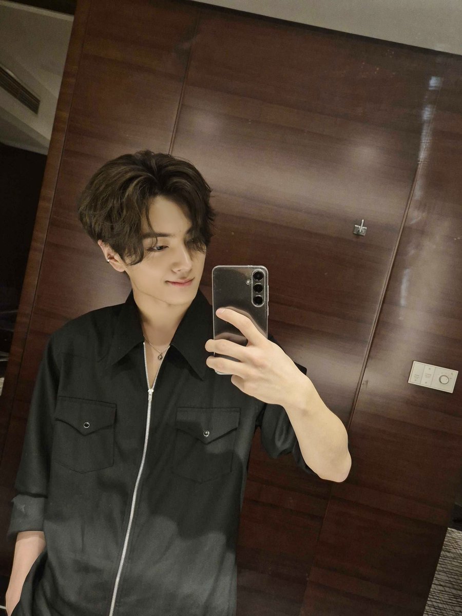 enhypenweverse's tweet photo. [ #제이’s Post ] 240317

#JAY: 🖤

@ENHYPEN_members @ENHYPEN #ENHYPEN #엔하이픈 https://t.co/9t86xsWRd3