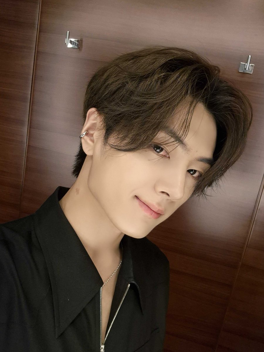 enhypenweverse's tweet photo. [ #제이’s Post ] 240317

#JAY: 🖤

@ENHYPEN_members @ENHYPEN #ENHYPEN #엔하이픈 https://t.co/9t86xsWRd3