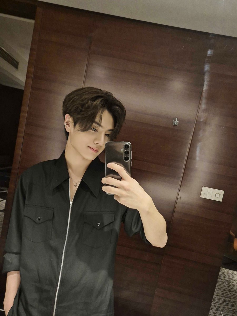 enhypenweverse's tweet photo. [ #제이’s Post ] 240317

#JAY: 🖤

@ENHYPEN_members @ENHYPEN #ENHYPEN #엔하이픈 https://t.co/9t86xsWRd3
