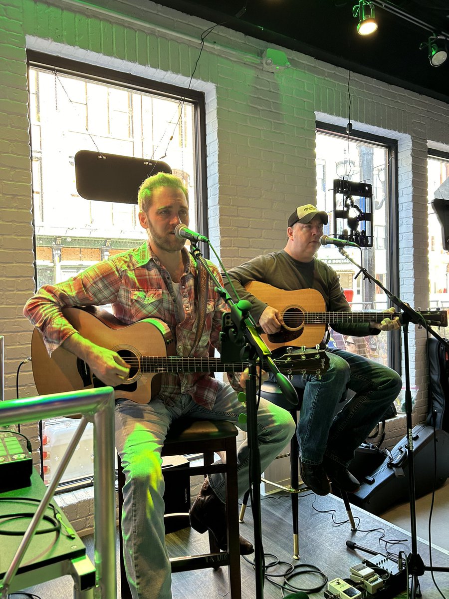 Happy St. Patrick’s Day 😀☘️ Join us tonight, Sunday, March 17th from 10:30pm-2:00am at the Mellow Mushroom in Downtown Nashville for great live music🎸🍺🍕🕺💃#douglasriley #douglasrileymusic #nashville #singersongwriter #indieartist #livemusic #downtownnashville #StPatricksDay