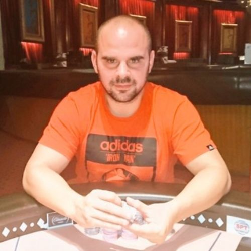 pokerius's tweet photo. 📡#PokeriusLive
@Beyond_Poker Beyond Poker - Junior - Día Final en @granmadrid_com

🃏 Seguimiento 11 jugadores 📈AVG 80K

🦍@KevFFerrer 180K
🦍@Ivancitobarsa 113K
🦍@RoverthoBBto_88 101K
🦍@GrodmarPoker 59K
🦍@airmou23 50K
🦍...

Más en https://t.co/wdHJwS5C92 https://t.co/FmVg8G6BLq