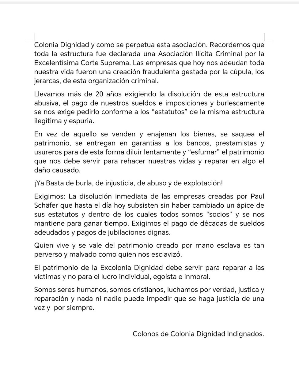 WinfriedHempel's tweet photo. HOY es un día histórico.
Por Primera Vez Colonos de Ex Colonia Dignidad toman y bloquean el acceso al Campo de Concentración en el cual fueron esclavizados, hoy conocido como Villa Baviera. 
Denuncian que a 20 años de la detención de Paul Schaefer siguen operando las mismas empresas creadas por los jerarcas.
Denuncian que se adeudan 45 años de sueldos e imposiciones.
Reclaman la entrega de tierras para rehacer sus vidas.
Denuncian que hay un "Clan de Familias" que administra el patrimonio de las victimas como un botín, Clan de Familias que son los hijos de los ex jerarcas.
Denuncian una administración desleal corrupta que saquea los bienes que deben servir de reparación.
A 8 gobiernos democráticos del fin de la Dictadura sigue la estructura perversa, transformada y mutada de forma camaleónica.
Denuncian que incluso  se usan las víctimas en actividades como el turismo para aparentar normalidad.
Denuncian #revictimizacion
@DiarioTalca @diarioelcentro @eldesconcierto @El_Ciudadano
@interferencia cooperativa @elmostrador @biobio @AuswaertigesAmt @bundestag @dw_espanol @GabrielBoric @inddhh @diputadonaranjo @SubseDDHH
Declaración Pública 👇 👇👇
