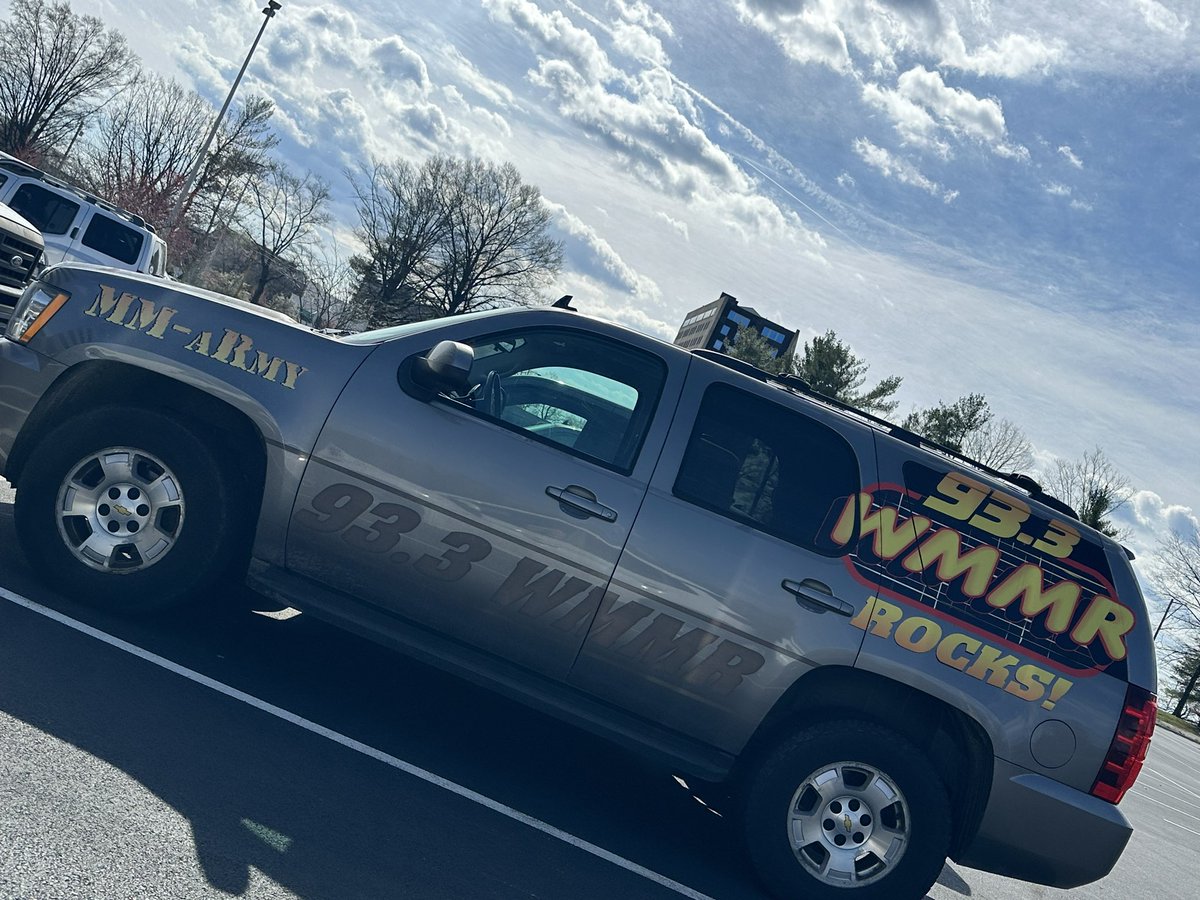 ABB_solutelyy's tweet photo. Birthday weekend was spent at the 76ers game last night &amp; ended it by stopping by my favorite Philly radio station ❤️ @933WMMR @PrestonSteve933 @brentporche @radio_sara https://t.co/CWiyaWGlRV