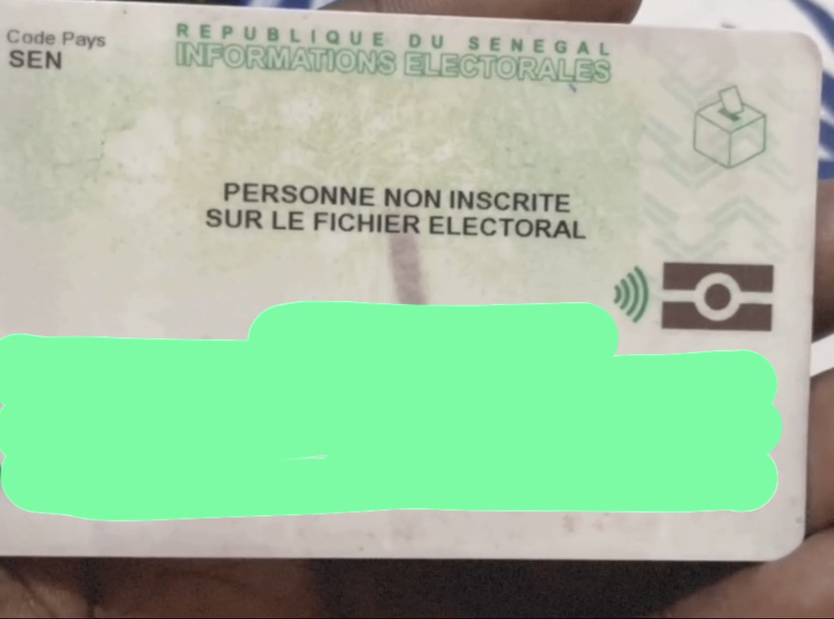 Cartes d’électeur indiquant au dos ( PERSONNE NON INSCRITE SUR LE FICHIER ÉLECTORAL ) Allez retirer le DUPLICATA si vous êtes déjà inscrit sur le fichier , seule la carte avec le numéro d’électeur sera validé 

#DiomayeMoooySonko 
#DiomayePresident2024