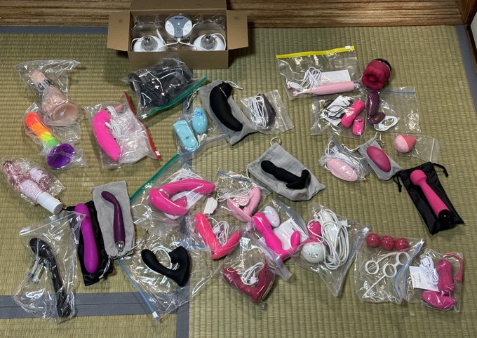 オナニーだと同じやつばっか使うから最近使ってないアダルトグッズありすぎ！！！ どれ使ってるとこ見たい？ https://t.co/JxLup3THF6<a href="/tag/%E4%B9%B3%E9%A6%96%E8%B2%AC%E3%82%81"class="tags"><span>#乳首責め</span></a><a href="/tag/%E3%83%8B%E3%83%83%E3%83%97%E3%83%AB%E3%82%AC%E3%82%BA%E3%83%A0"class="tags"><span>#ニップルガズム</span></a>