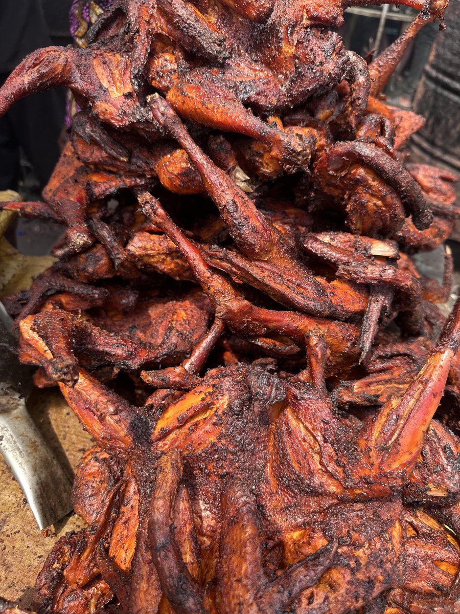 AmoriAdee's tweet photo. Generosity is overflowing on my TL from @Timiglow 
My mission man Guineafowl is available sir
I have faith that 50 of your followers would use this as lunch/iftar this week🙏🙏🙏 Eshanu Emi na ooo

#KindnessMatters #Timiglow #MissiontoSomewhere

My people help me tag our daddy oo🙊🙏