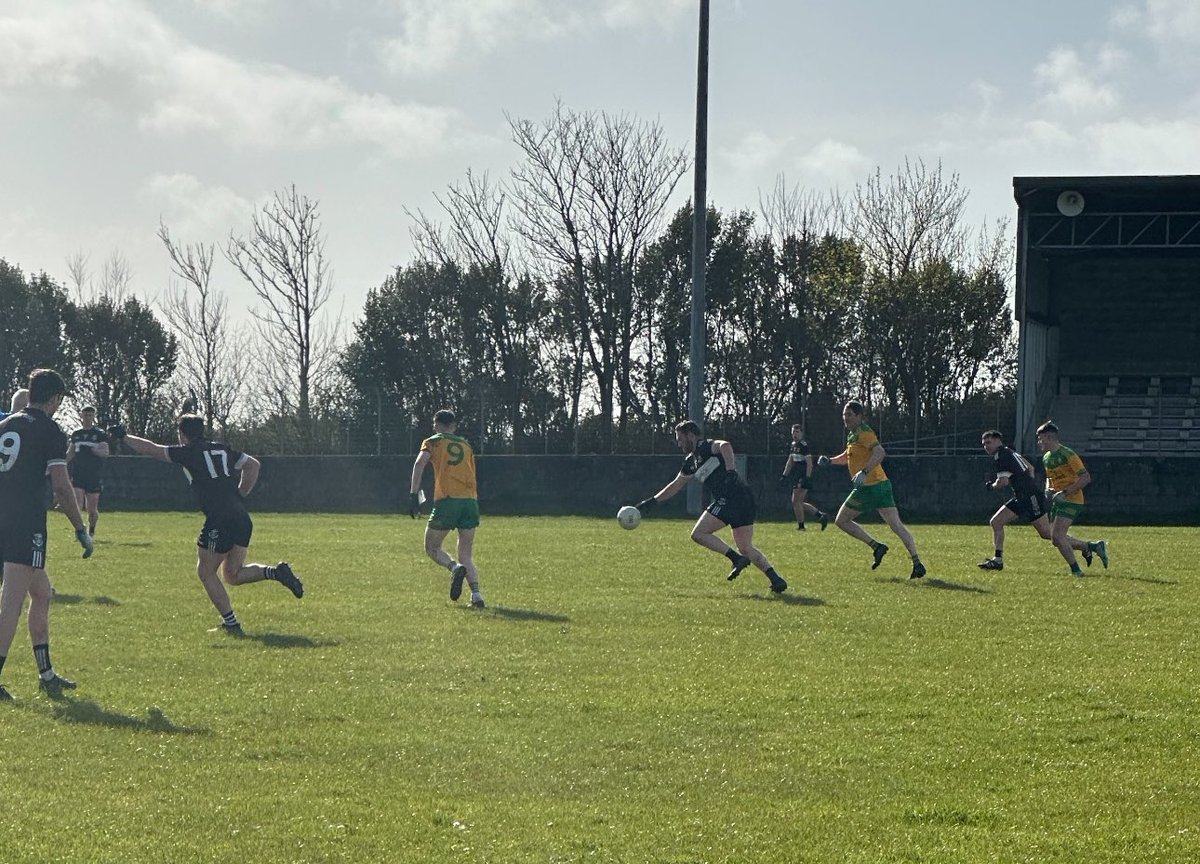 Timely goals through Eoghan Tubridy, Mikie Tubridy & Kevin Pender saw Doonbeg withstand a second half revival from O’Curry’s at 3-7 to 1-9 in the opening round of the #GarryCup
