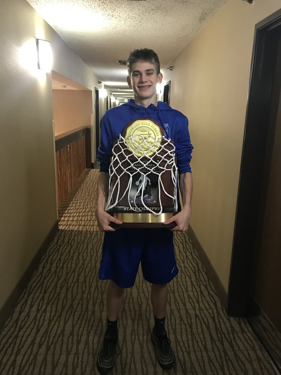 dbhs_dragons's tweet photo. Where it started, where it went, where it’s going 🏆

Congratulations to @b_rigsby35 and @OregonMBB -Keep Dancing! 

@CHSAA @Bball_CO @MileHighPreps https://t.co/12VylEf2JN