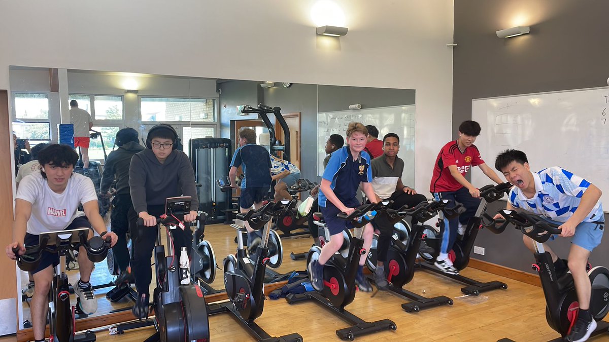 Some serious pain barriers being burst. This is the EIGHTH hour of cycling on 6 machines today, with only 4.5 hours to go we are on track to arrive in Addis in the last session. We have entered Ethiopia 🇪🇹
