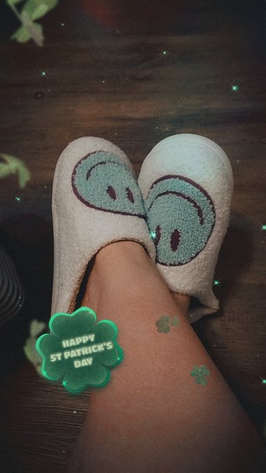 🍀these are sooooo comfy yall I think I need another pair, who wants to buy them??💚 https://t.co/dPxk<a href="/tag/newsocks"class="tags"><span>#newsocks</span></a>