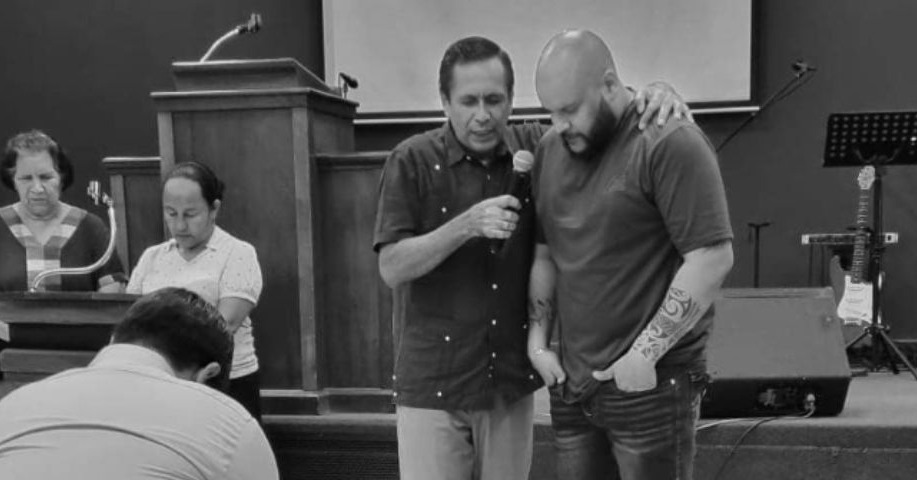 EvangelicoD's tweet photo. #ElChevo anuncia que aceptó a Cristo https://t.co/DbuUBHU893 “La mejor decisión de mi vida para honra y gloria de Dios” dijo el artista hondureño en redes sociales #Honduras #MúsicaUrbana https://t.co/OyMHrjbn1T