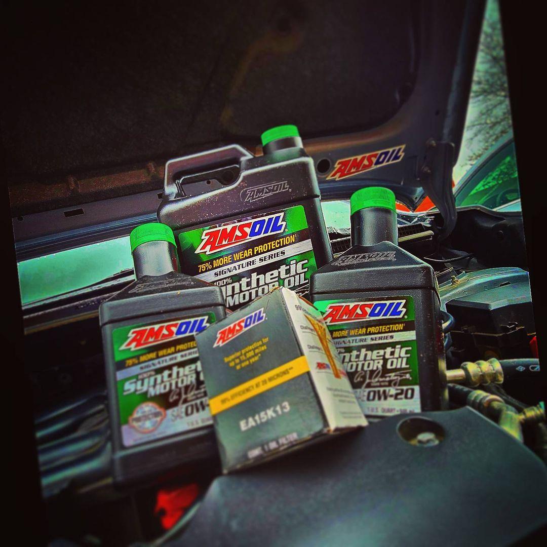 Celebrate St. Patrick's Day with performance in every drop! 🍀 #HappyStPatricksDay #AMSOIL #25KMiles #SignatureSeries 📷: IG @kayda_subi