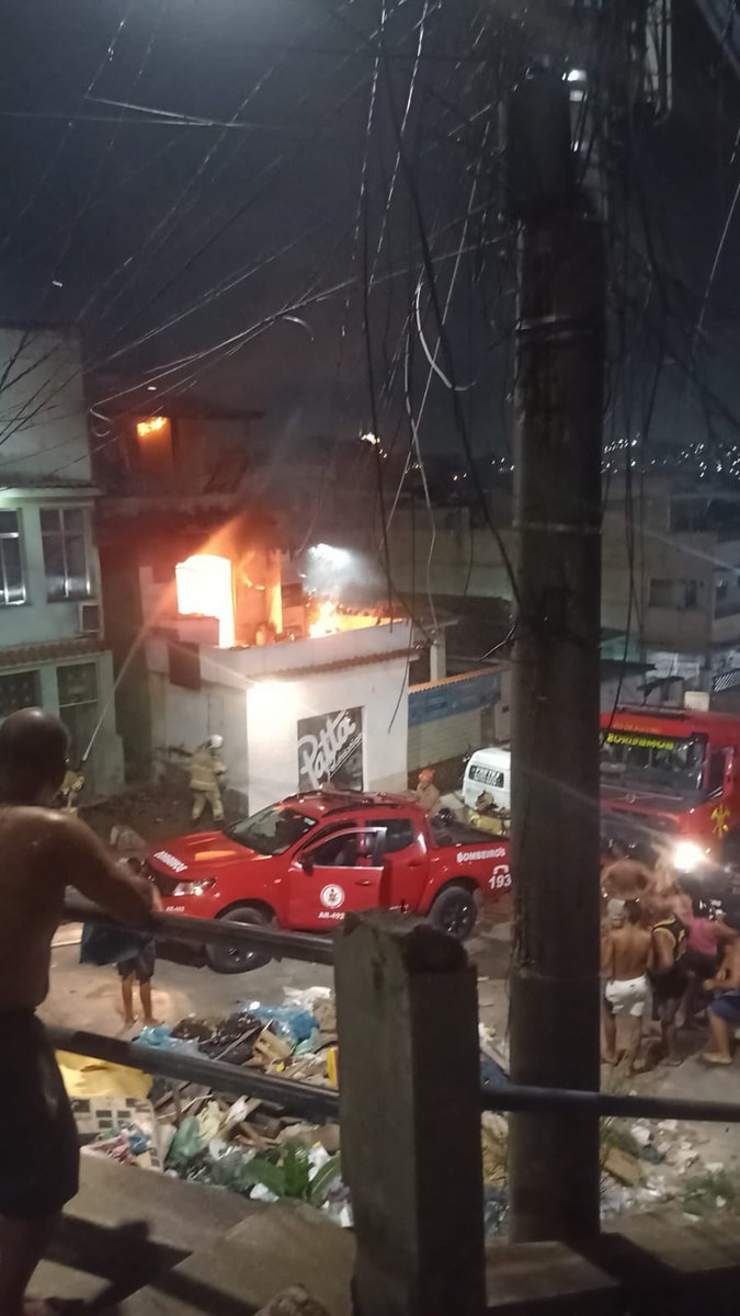 Boa tarde, a casa de uma amiga minha pegou fogo ontem, e infelizmente eles perderam tudo! Estão precisando de muita ajuda nesse momento, quem puder ajudar na vaquinha doando qualquer valor será muito bem vindo

vakinha.com.br/4574398?utm_ca…